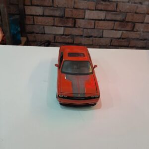 Miniatura Dodge Challenger SRT 8 Escala 1/24 Maisto.