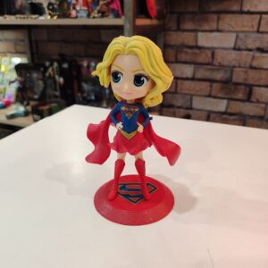 Estatueta Supergirl em Biscuit