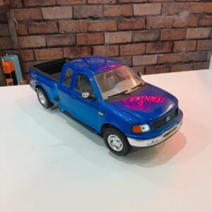 Carro em Miniatura Ford F-150 Flareside Supercab Pick Up Escala 1/18