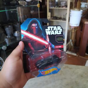 Carrinho Hotwheels star Wars Kylo Ren