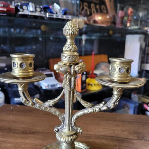 Antigo Candelabro de Bronze - Image 4