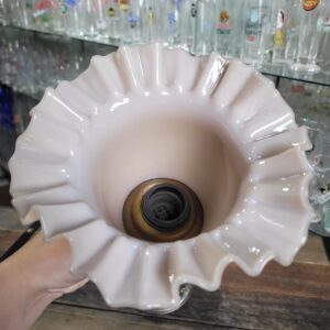 Antigo Abajur com Cúpula de Opalina