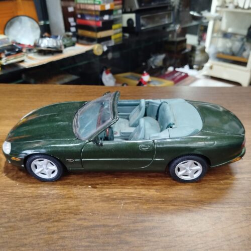 Miniatura Jaguar XK8 Scala 1/18 - Imagem 4