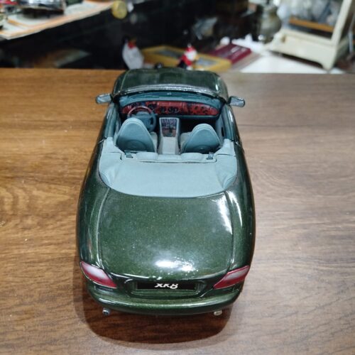 Miniatura Jaguar XK8 Scala 1/18 - Imagem 5