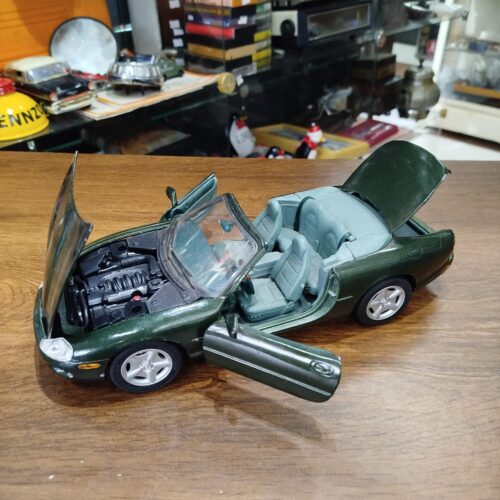 Miniatura Jaguar XK8 Scala 1/18 - Imagem 2