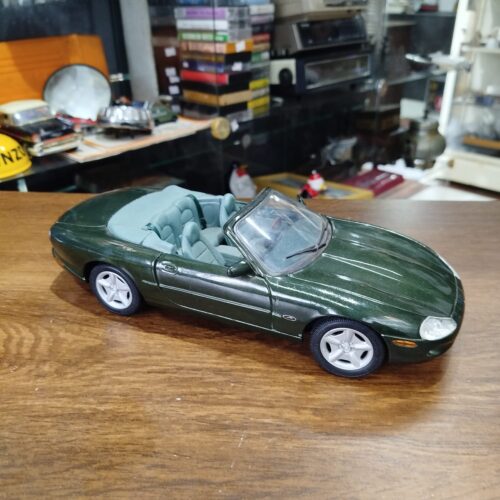 Miniatura Jaguar XK8 Scala 1/18 - Imagem 7