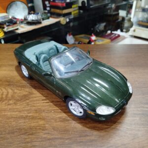Miniatura Jaguar XK8 Scala 1/18