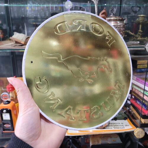 Placa de Metal em Relevo Mustang - Imagem 5