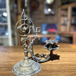 Antigo castiçal em bronze