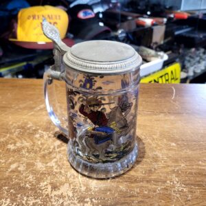 Caneca de Chopp Alemã de Vidro Pintado com Tampa de Estanho