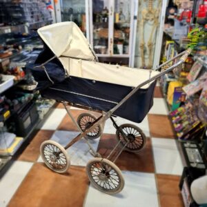 Carrinho de Bebê Antigo