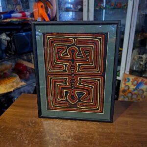 Quadro de Tecido Bordado Emoldurado