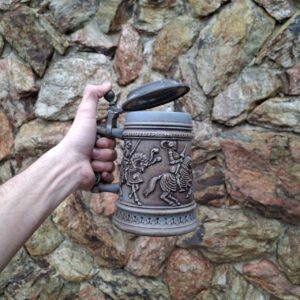 Caneca de Chopp Alemã com Tampa em Estanho