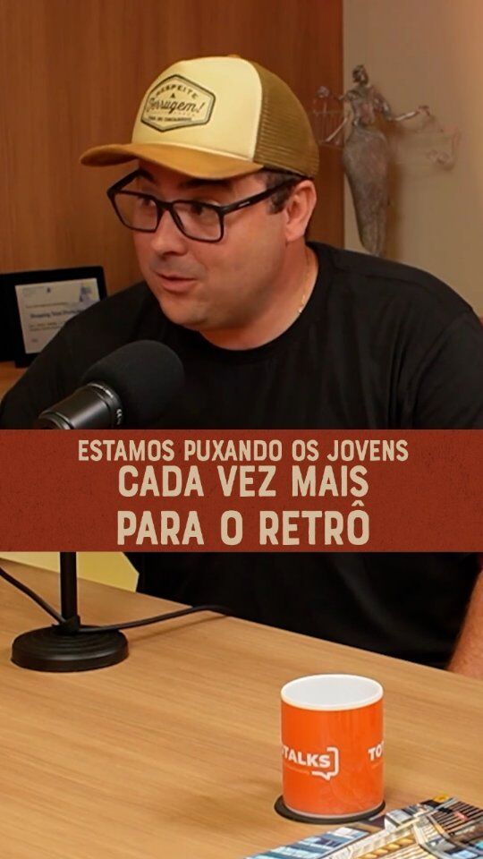 🎙️ "Caiu a ficha"? Já viu um Topo Gigio de perto? E orelhão então... já tentou usar um telefone de disco?
No papo com o @totalkspodcast a gente contou um pouco sobre como tá sendo puxar a galera mais nova pra dentro da Casa do Cacaredo. E olha... quando eles descobrem como tudo funcionava antigamente, bate uma curiosidade que é linda de ver!
📞 Cada peça tem uma história. Cada história tem um sentimento.
Vem descobrir o passado de um jeito diferente — e com a sua cara.
.
.
👉 https://casadocacaredo.com 👈
.
Matriz - R. Rafael Clark 567 Bairro Partenon
☎ Fone: 51 99313-0727
☎ Whats: 51 99792-0613
⏰ Atendimento de segunda a sexta das 9h às 19h e Sábado das 10h às 17h.
.
Filial - Shopping Total - Loja 1134
☎ Fone 51 3018-7555
☎ Whats 51 3018-7555
⏰ Atendimento de segunda a sábado das 10h às 22h e domingos das 14h às 20h.
.
.
#casadocacaredo #brazilianpickers #cacadoresdereliquias #antique #antiquedealer #antiguidade #antiguidades #brasil #portoalegre #antiquario #enferrujado
