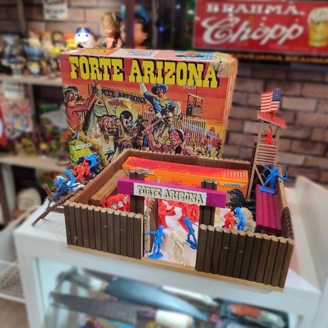 Novidades velhas de Domingo:
📸📺📻🎙️🎥🕹️➡️ Forte Apache de madeira Arizona.
ainda na caixa original e acompanhando vários personagens.
Vendido.➡️ Mini Cine.
Acompanhando 3 cartuchos.
R$250.➡️ Lp Nirvana Nevermind.
R$200.➡️ Jogo de Xadrez de Vidro.
Base 20x20 e peças em média 3cm de altura.
R$150.➡️ Câmera Caixão Arrow Jr.
R$130.👉 https://casadocacaredo.com 👈
.
Matriz - R. Rafael Clark 567 Bairro Partenon
☎ Fone: 51 99313-0727
☎ Whats: 51 99792-0613
⏰ Atendimento de segunda a sexta das 9h às 19h e Sábado das 13h às 17h.
.
Filial - Shopping Total - Loja 1134
☎ Fone 51 3018-7555
☎ Whats 51 3018-7555
⏰ Atendimento de segunda a sábado das 10h às 22h e domingos das 14h às 20h.
.
#casadocacaredo #brazilianpickers #cacadoresdereliquias #antique #antiquedealer #antiguidade #antiguidades #brasil #portoalegre #antiquario #antiquário #decoração #decoracao #vintage #enferrujado #mickey #telefone #cerveja